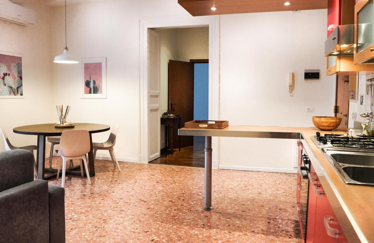 Porta Vicari With View In Downtown Appartement Palermo Buitenkant foto