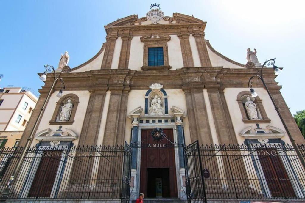 Porta Vicari With View In Downtown Appartement Palermo Buitenkant foto